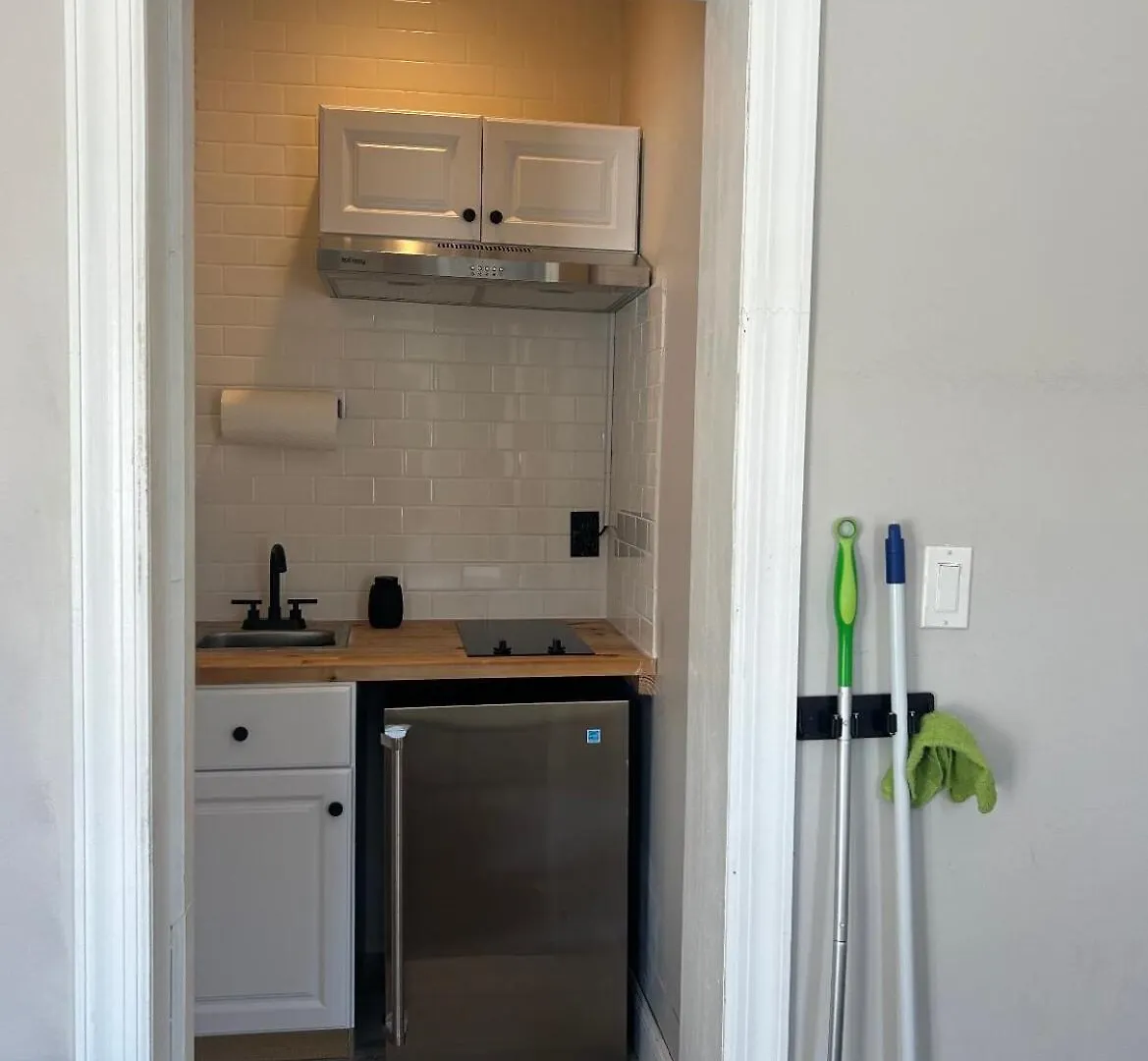 ניו יורק Newly Renovated One Bedroom Apartment !